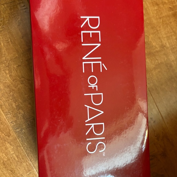 Wig - Rene of Paris - Rae - Picture 12 of 12